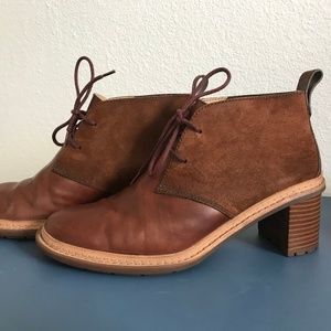 CLARKS WOMAN BOOTS